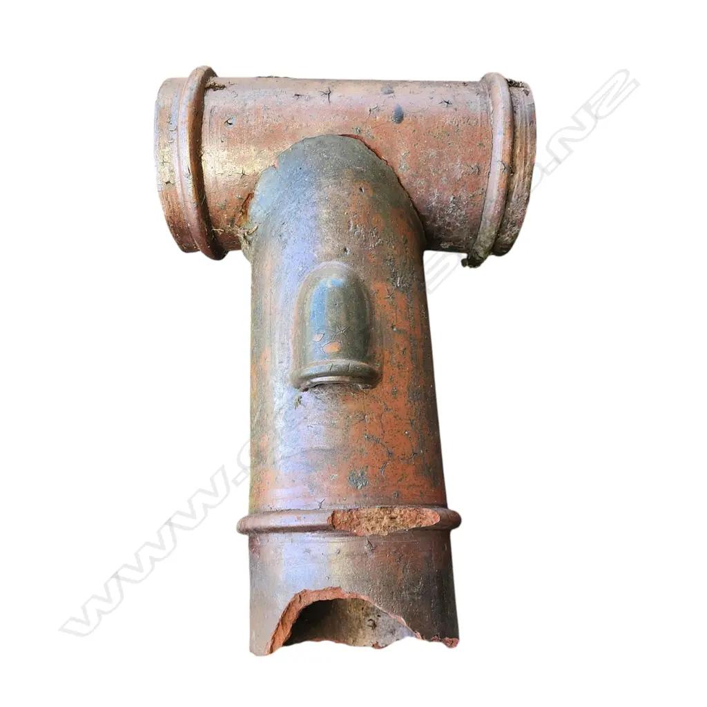 HUTSON CHIMNEY POT (broken top lifts off) Image 1++