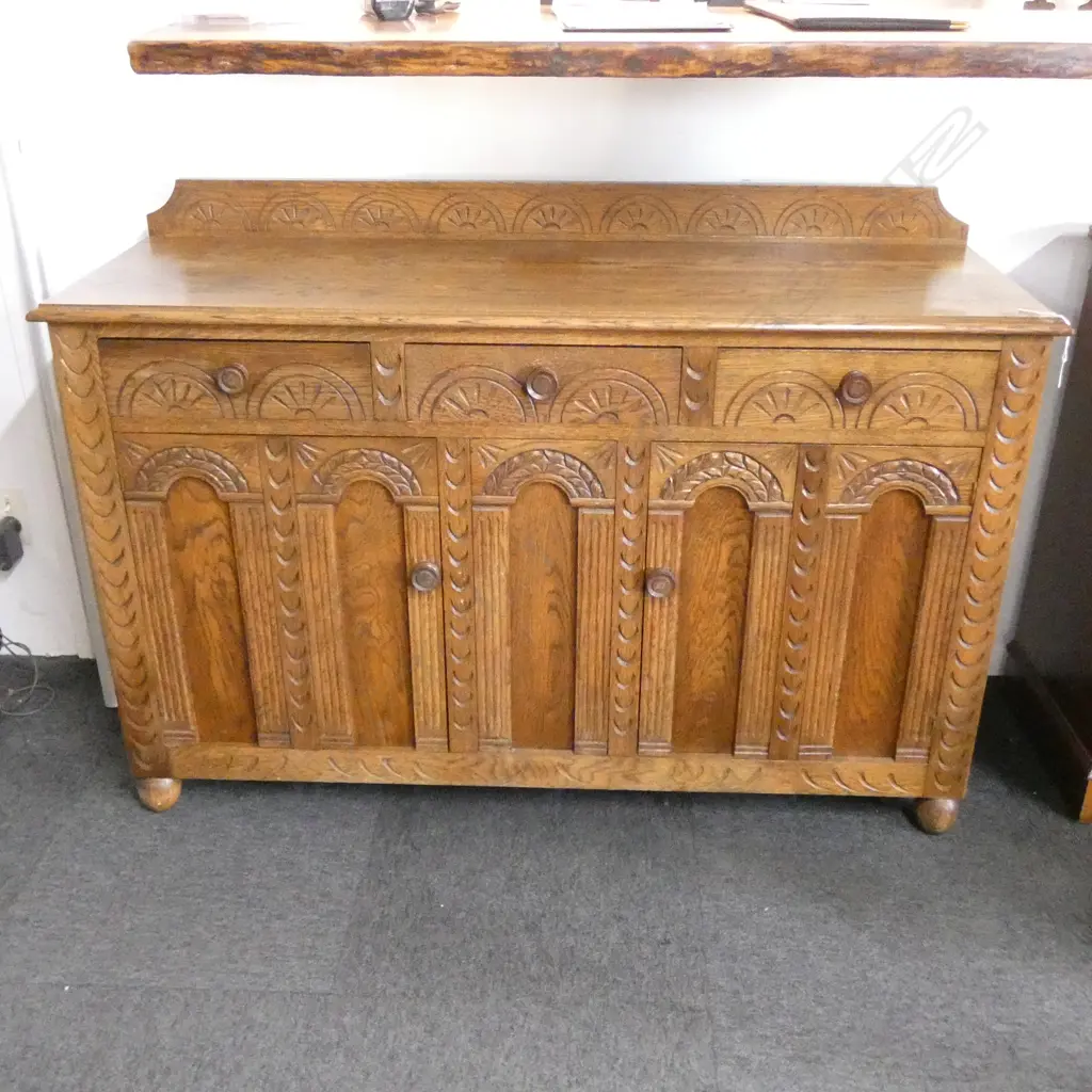 CARVED OAK SIDEBOARD, 3 DRAWERS OVER 2 DOORS, 1330 x 450 x 920mm Image 1++
