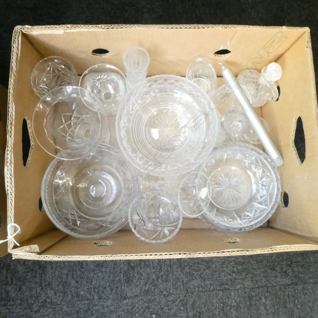 COLLECTION OF 6 CRYSTAL BOWLS  CRYSTAL VASES ETC Image 1++