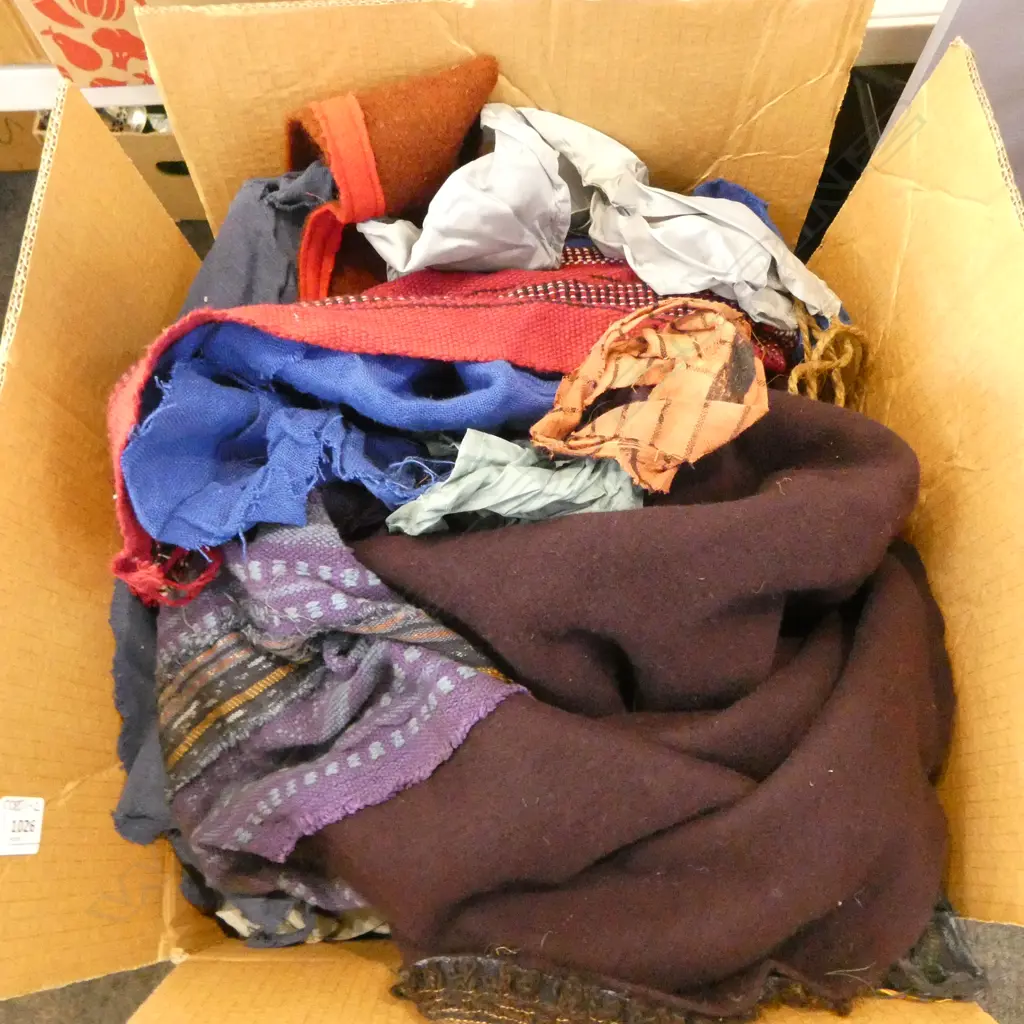 ASST. FABRICS; LINEN, WOOL BLANKETS ETC Image 1++
