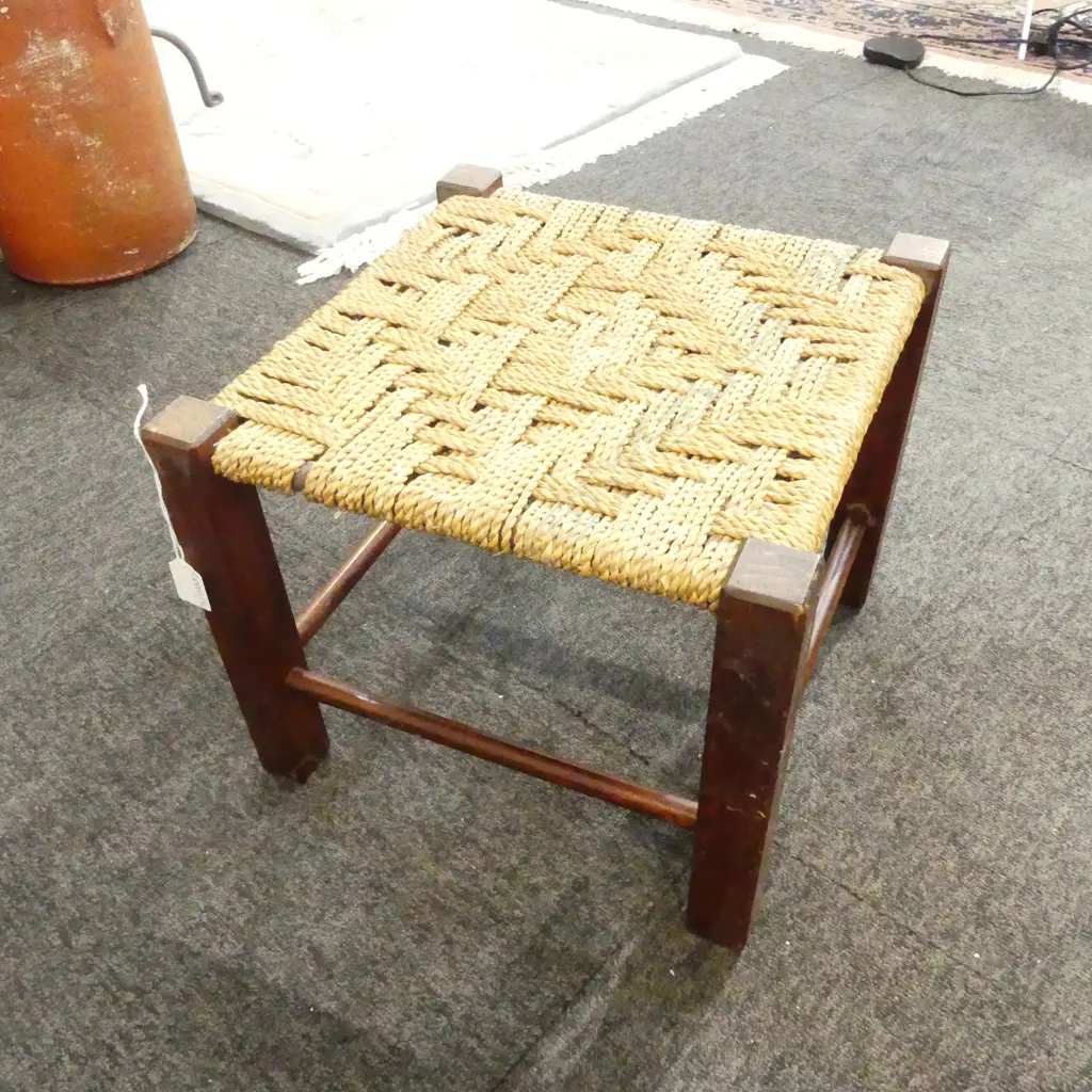 WOVEN STOOL Image 1++