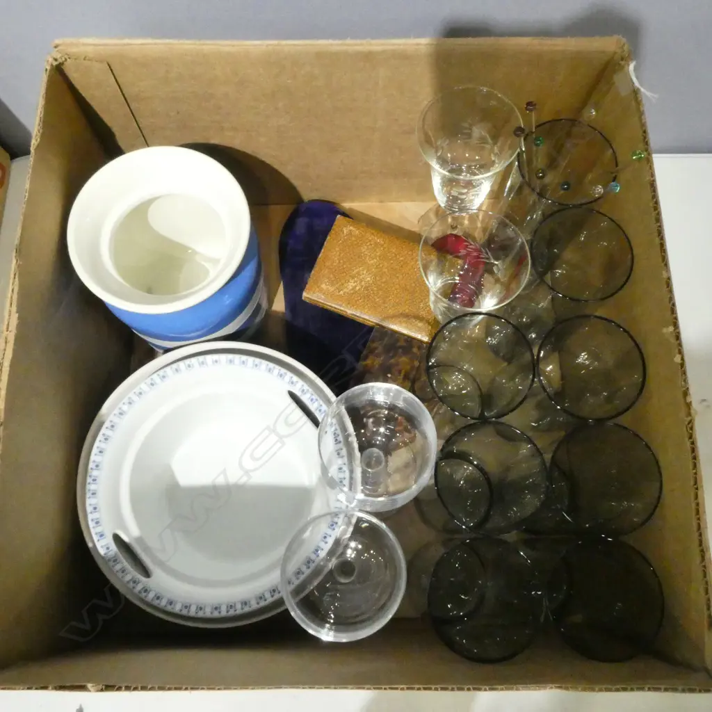 BOX OF GLASSES CHINA & EMPTY JEWELRY BOXES Image 1++