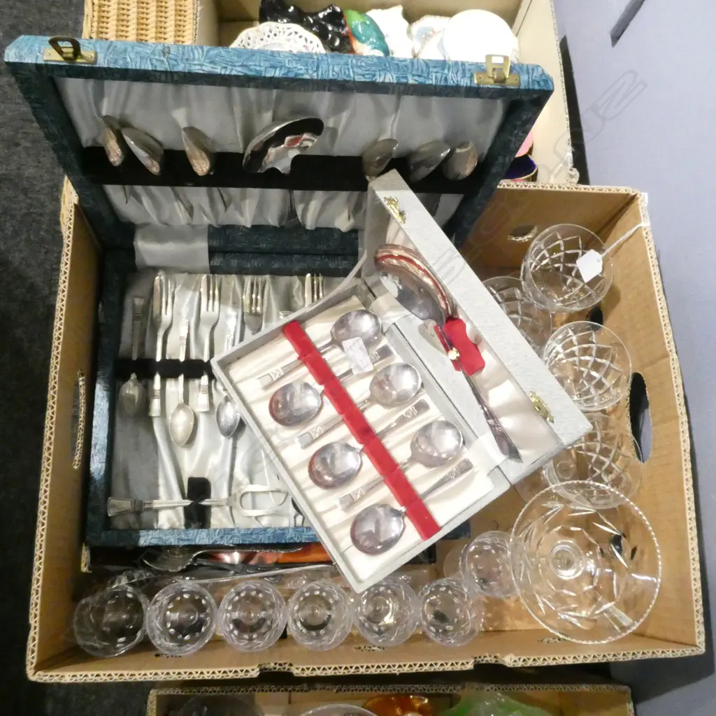 4 BOXED EP CUTLERY SETS & MIXED CRYSTAL GLASSES Image 1++