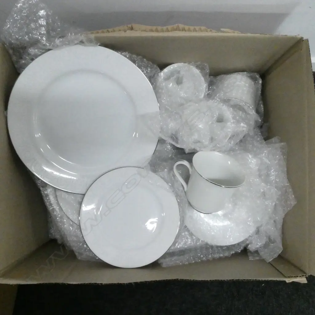 'SONE CHINA' JAPANESE DINNER SET Image 1++
