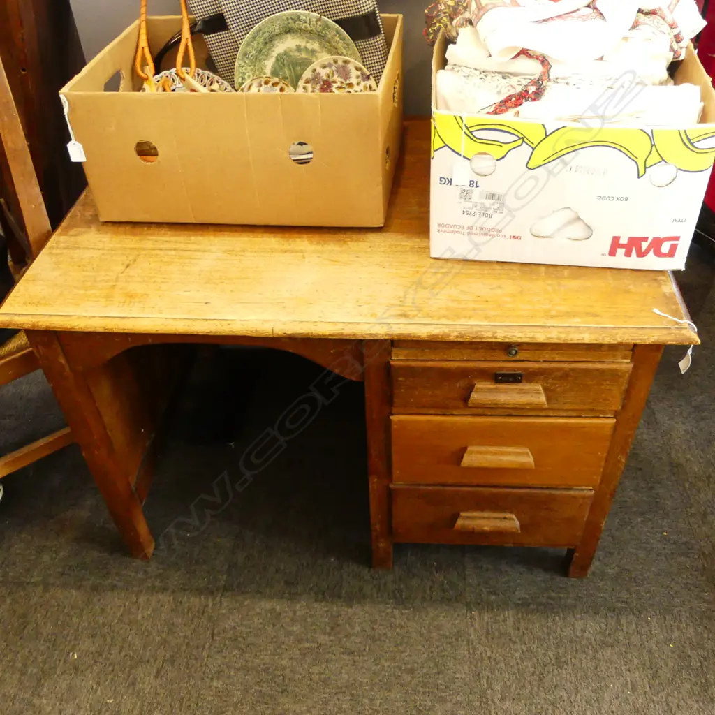 OAK DESK 1060x740x690mm Image 1++