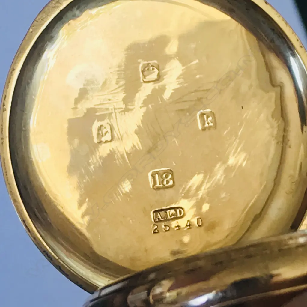 18ct gold hunter Waltham pocket watch Image 1++