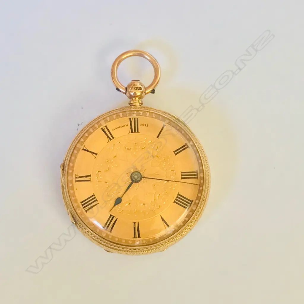 18ct gold mid-size, open face pocket watch Image 1++