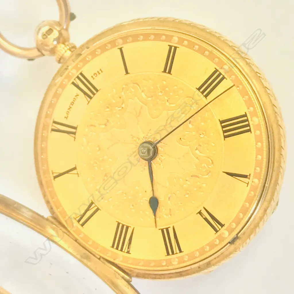 18ct gold mid-size, open face pocket watch Image 1++