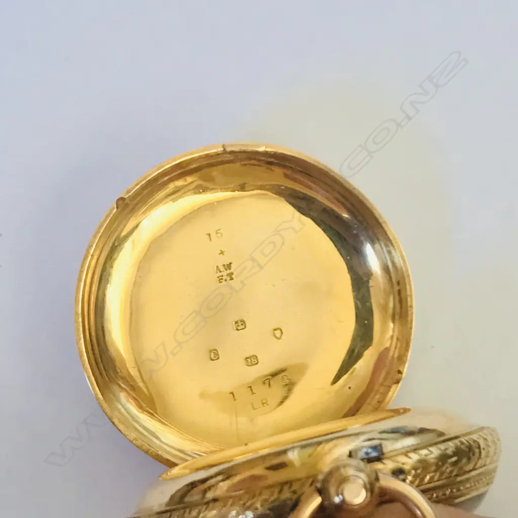 18ct gold mid-size, open face pocket watch Image 1++