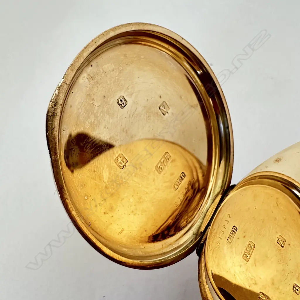 9ct gold open face pocket watch by American Waltham Watch Co., Waltham, USA, number 23734864, Image 1++