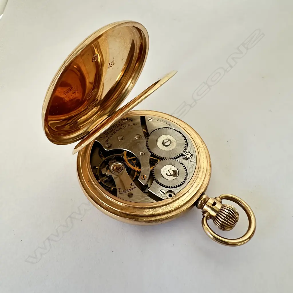 9ct gold open face pocket watch by American Waltham Watch Co., Waltham, USA, number 23734864, Image 1++