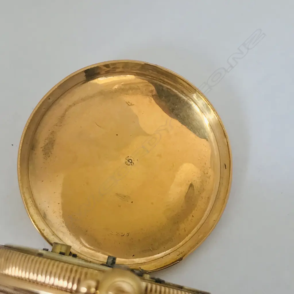Unmarked gold hunter pocket watch (tests as 14ct) Image 1++