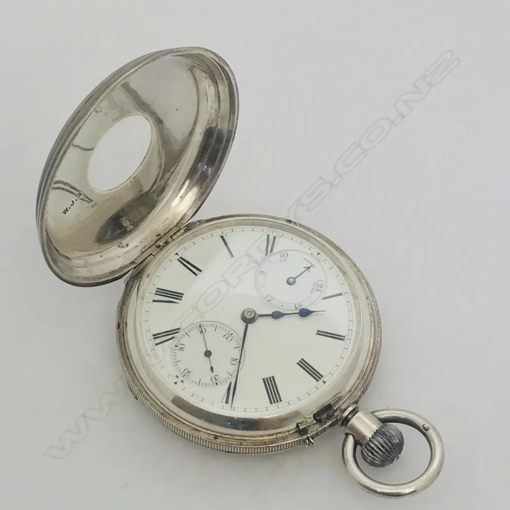 A Victorian silver deck / pocket watch in half hunter case hallmarked Chester 1879, Image 1++