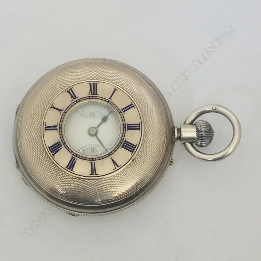 A Victorian silver deck / pocket watch in half hunter case hallmarked Chester 1879, Image 1++