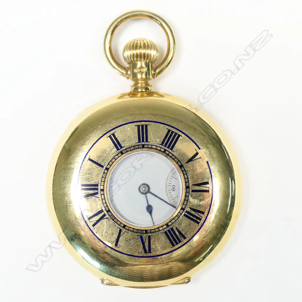 An 18ct gold Waltham half hunter mid-size pocket watch, Image 1++
