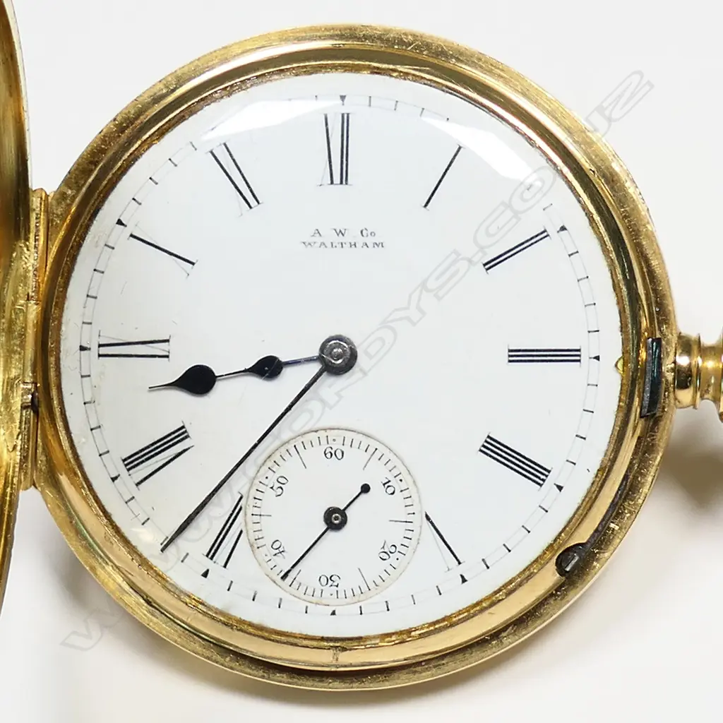 An 18ct gold Waltham half hunter mid-size pocket watch, Image 1++
