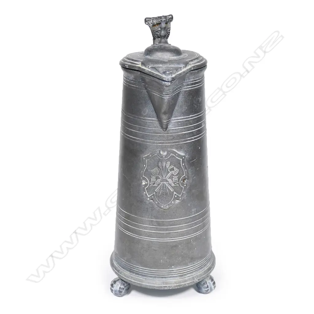 A 19thC tall Swiss pewter flagon, Image 1++