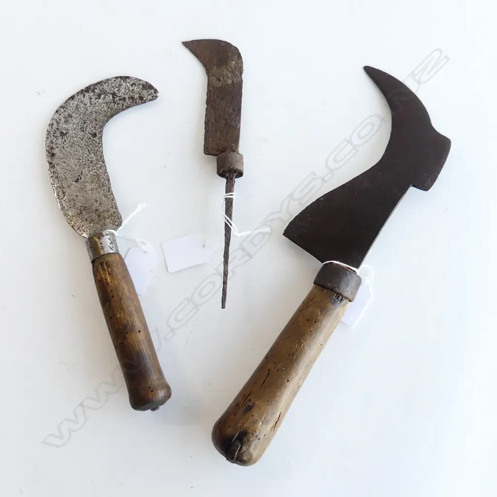 Three old hook pruning knives, Image 1++