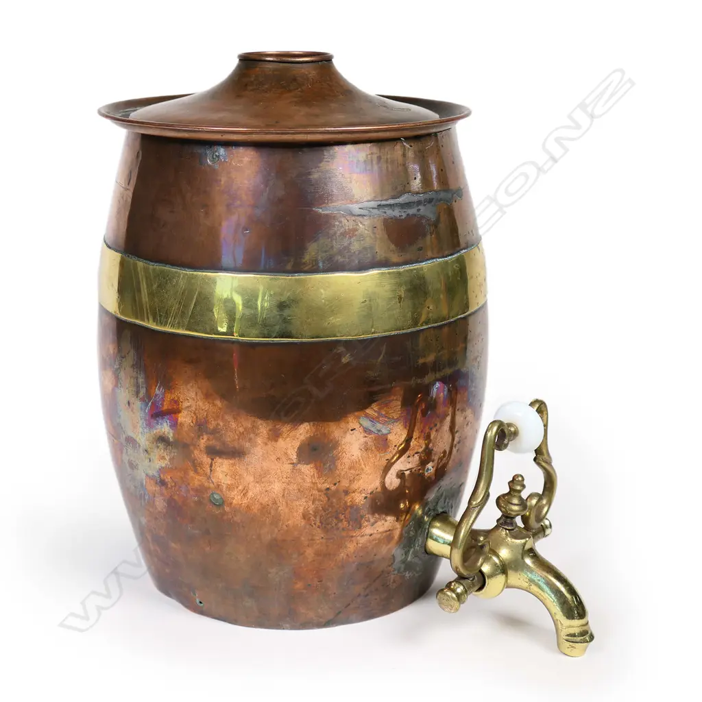 A 19thC copper and brass wine dispenser, Image 1++