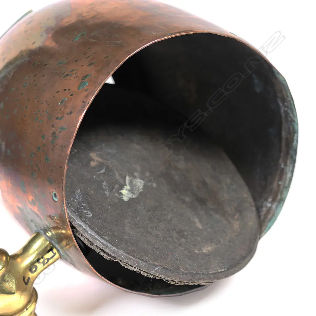 A 19thC copper and brass wine dispenser, Image 1++