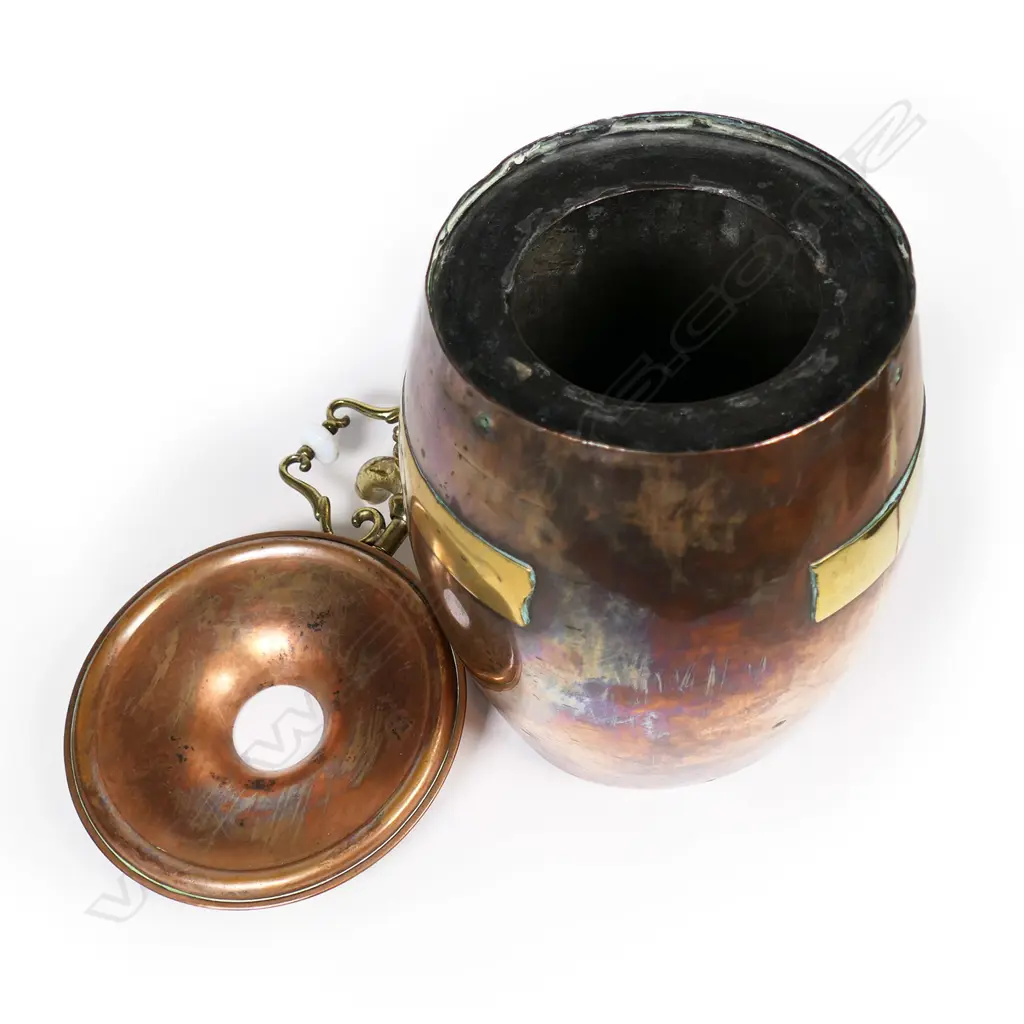 A 19thC copper and brass wine dispenser, Image 1++
