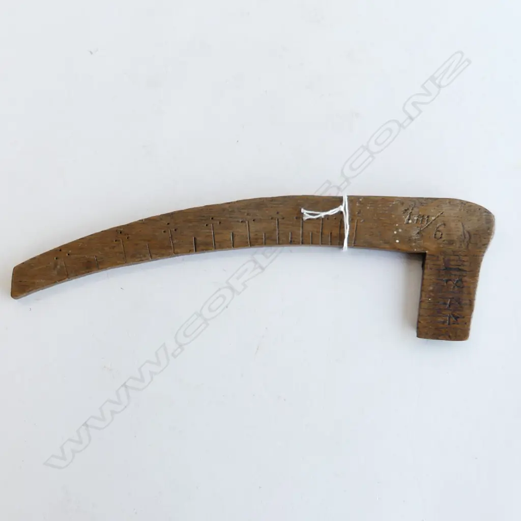 A cooper's stave barrel measuring tool, Image 1++