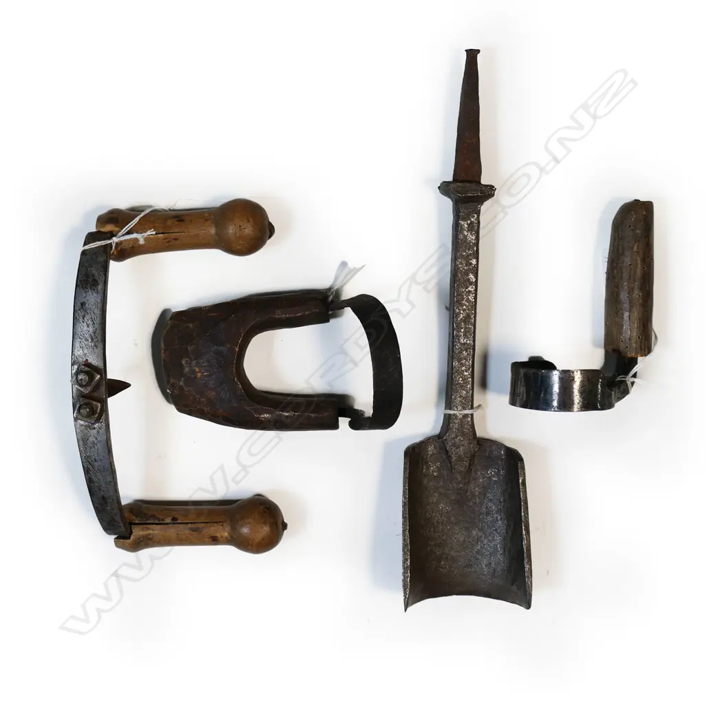 Four coopers barrel making scraper tools, Image 1++