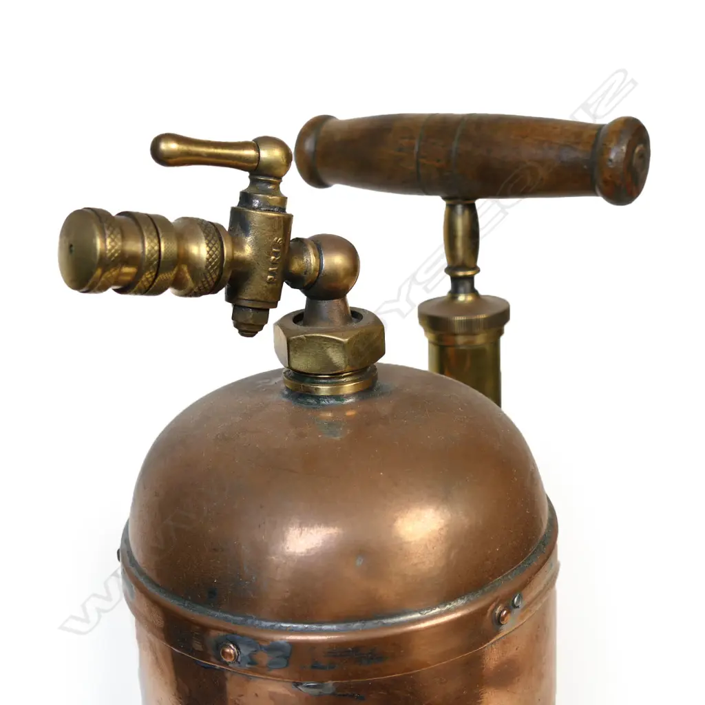 Two vintner’s vintage small copper  handheld sprayers, Image 1++