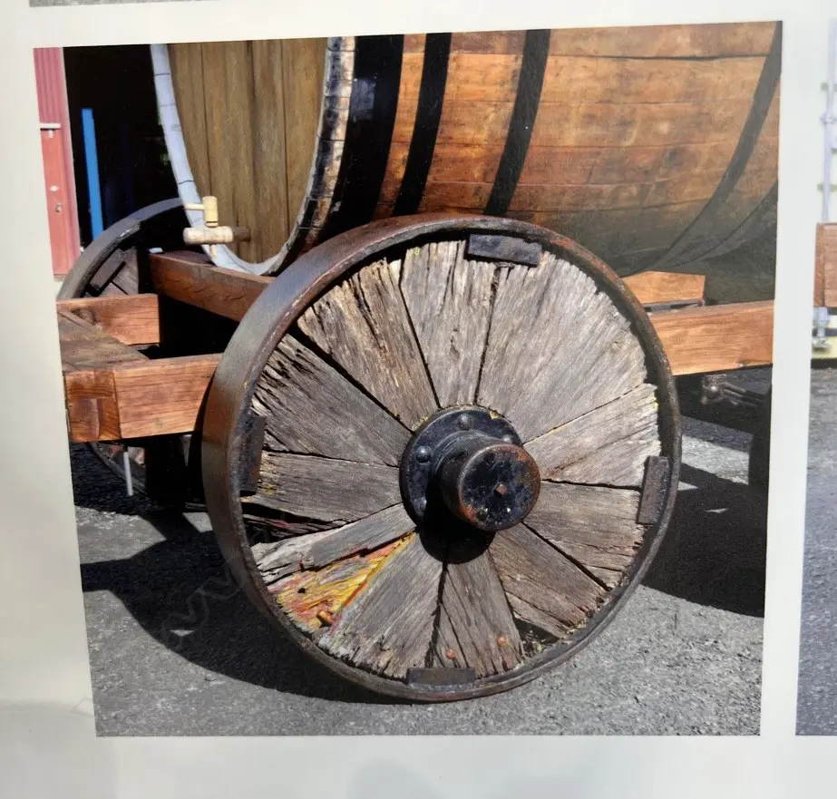 An extra-large 2000 ltr early New Zealand totora promotional barrel on wagon, Image 1++