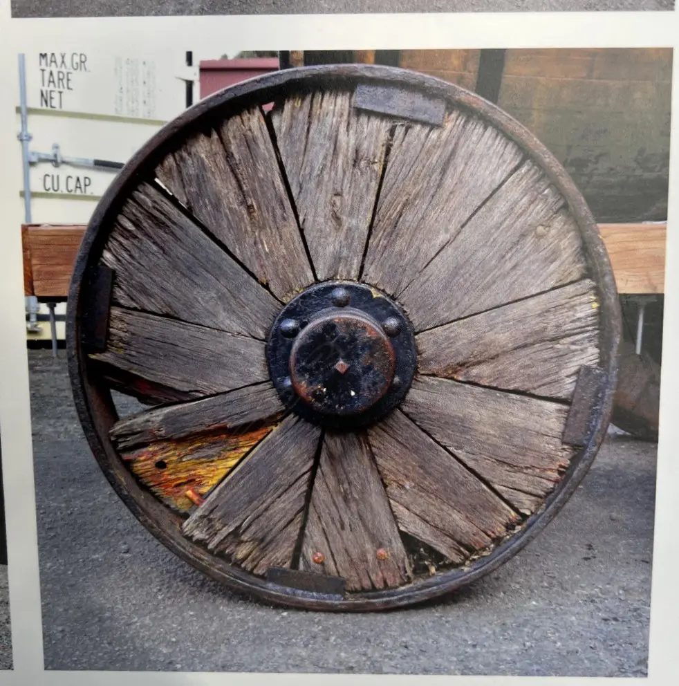 An extra-large 2000 ltr early New Zealand totora promotional barrel on wagon, Image 1++