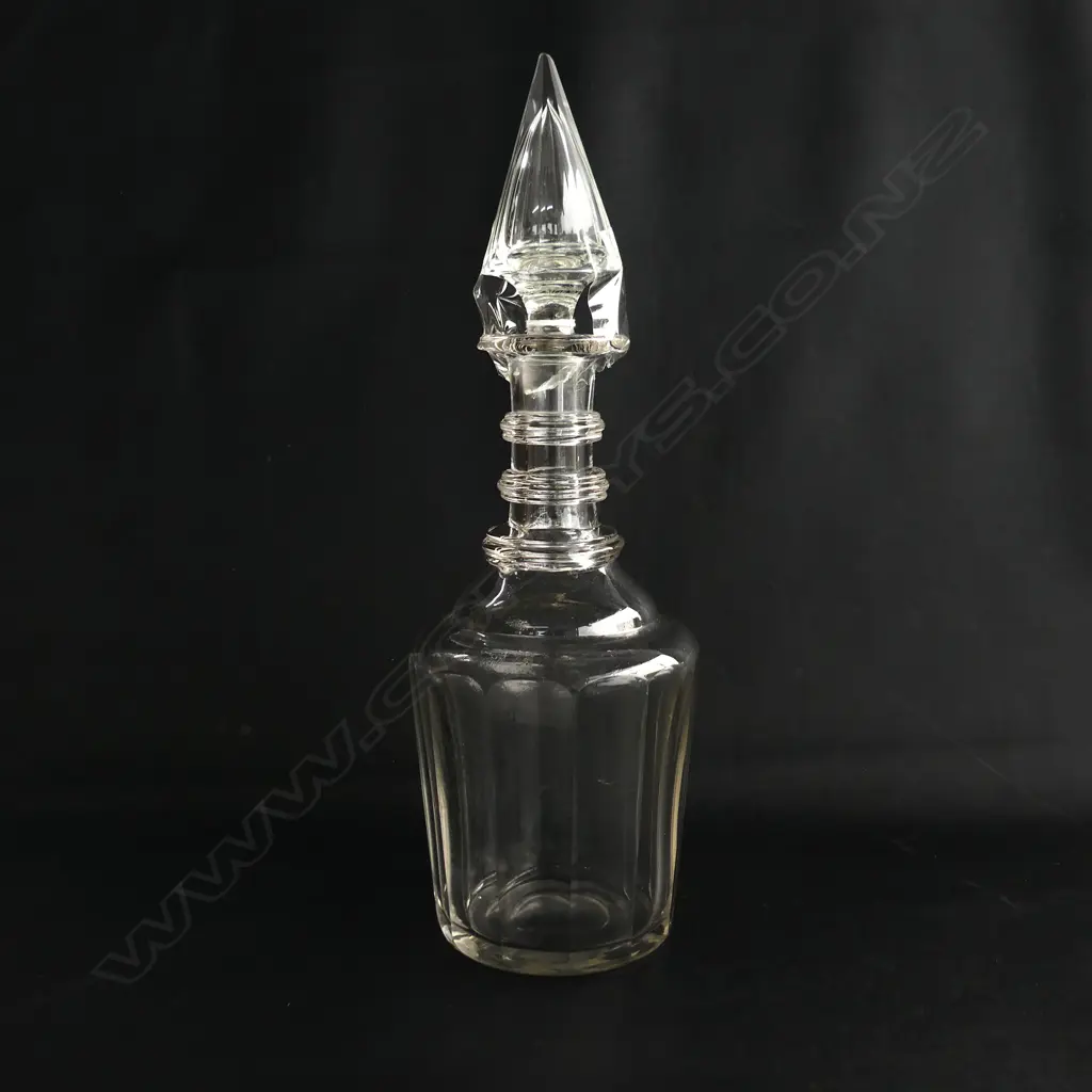 Amlarge three ring decanter with pointed stopper, Image 1++