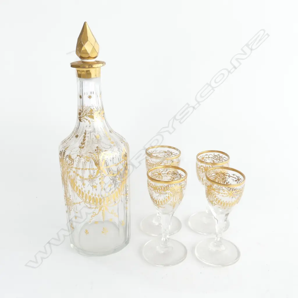 A gilded decanter with four matching glasses, Image 1++