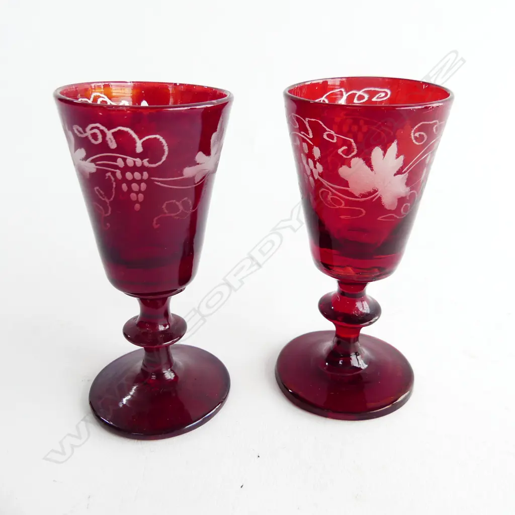 Two liqueur glasses overlaid with grape motifs, Image 1++
