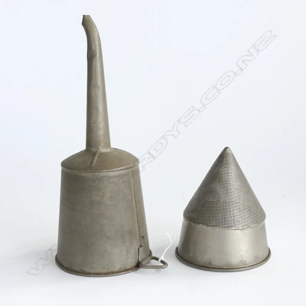 A small funnel with filter, Image 1++