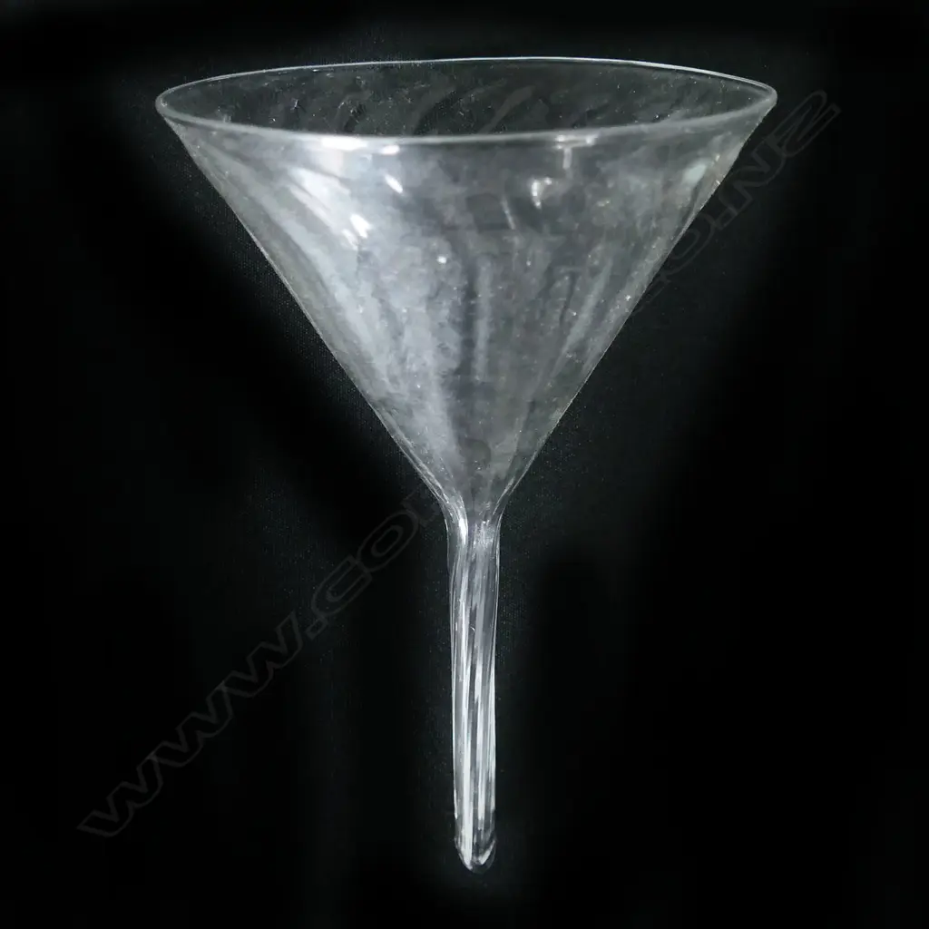 A small glass funnel, Image 1++