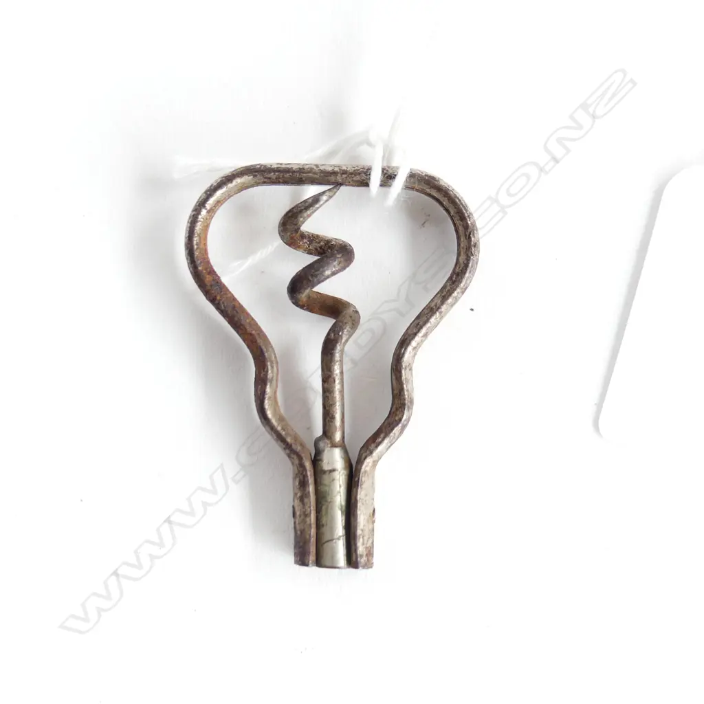 A baby’s bow corkscrew., Image 1++