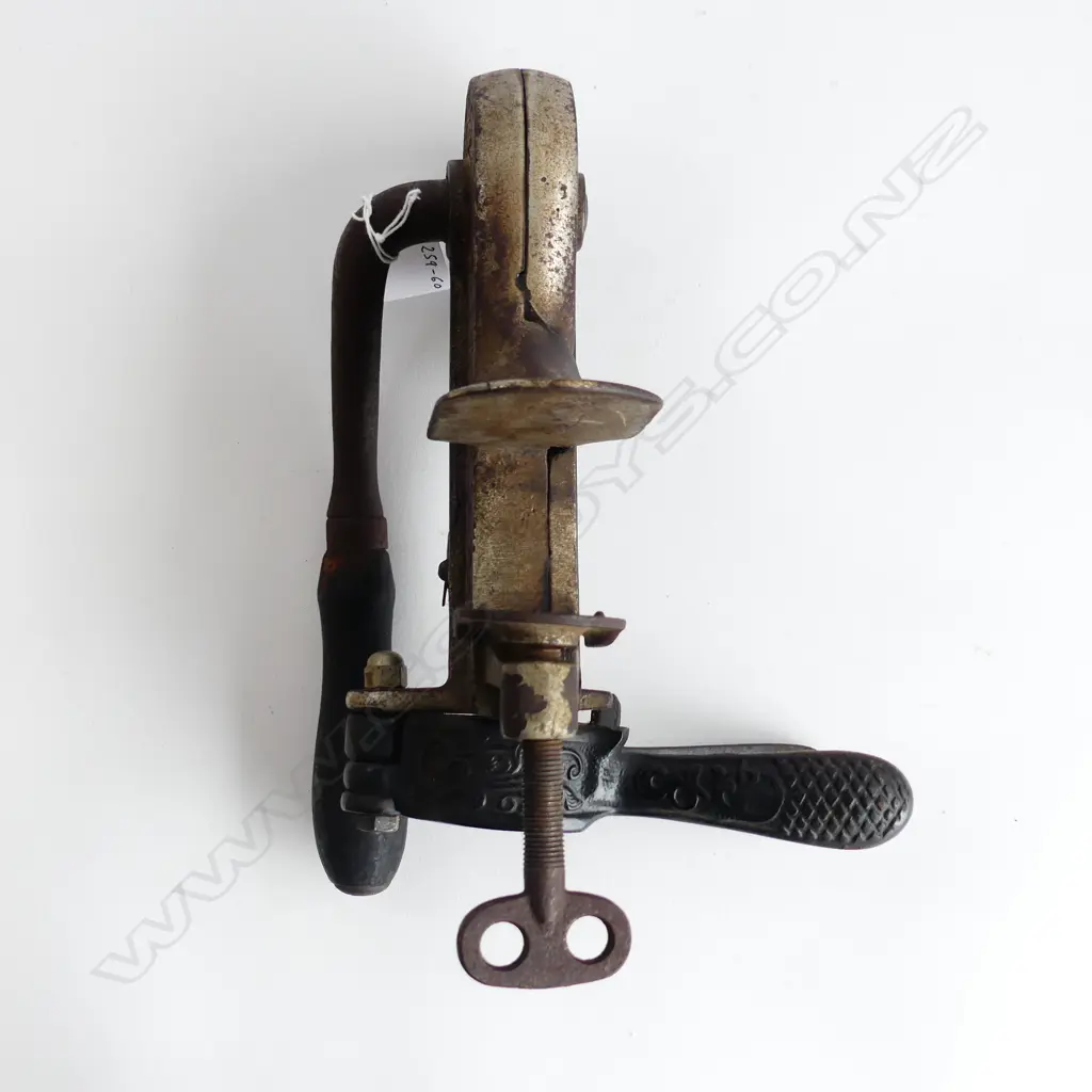 A Champion bar screw, Image 1++