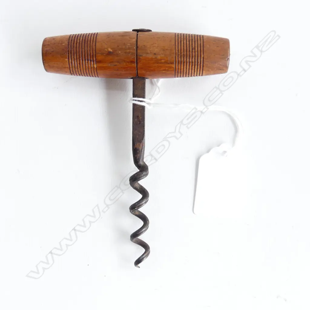 A  wine-barrel-design corkscrew, Image 1++