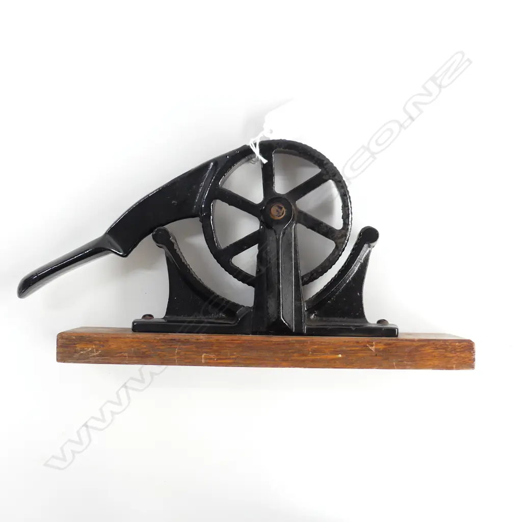An apothecary cork sizer, Image 1++