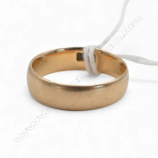 18ct GOLD WEDDER 3.98gms SIZE M