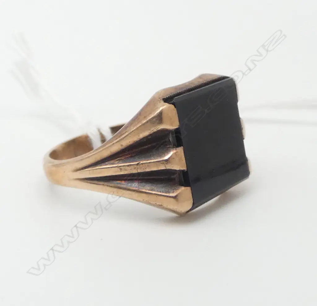 9ct ROSE GOLD GENTS ONYX SIGNET RING, 5.82gm SIZE R Image 1++