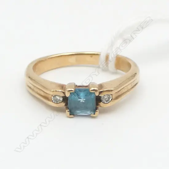 9CT BLUE TOPAZ & DIAMOND RING, 2.7gms SIZE K1/2