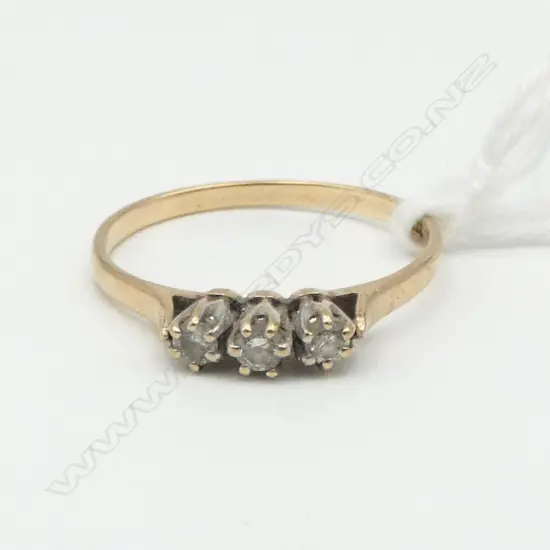 ESTATE 9CT GOLD AND 3 STONE DIAMOND RING 1.19gms SIZE O