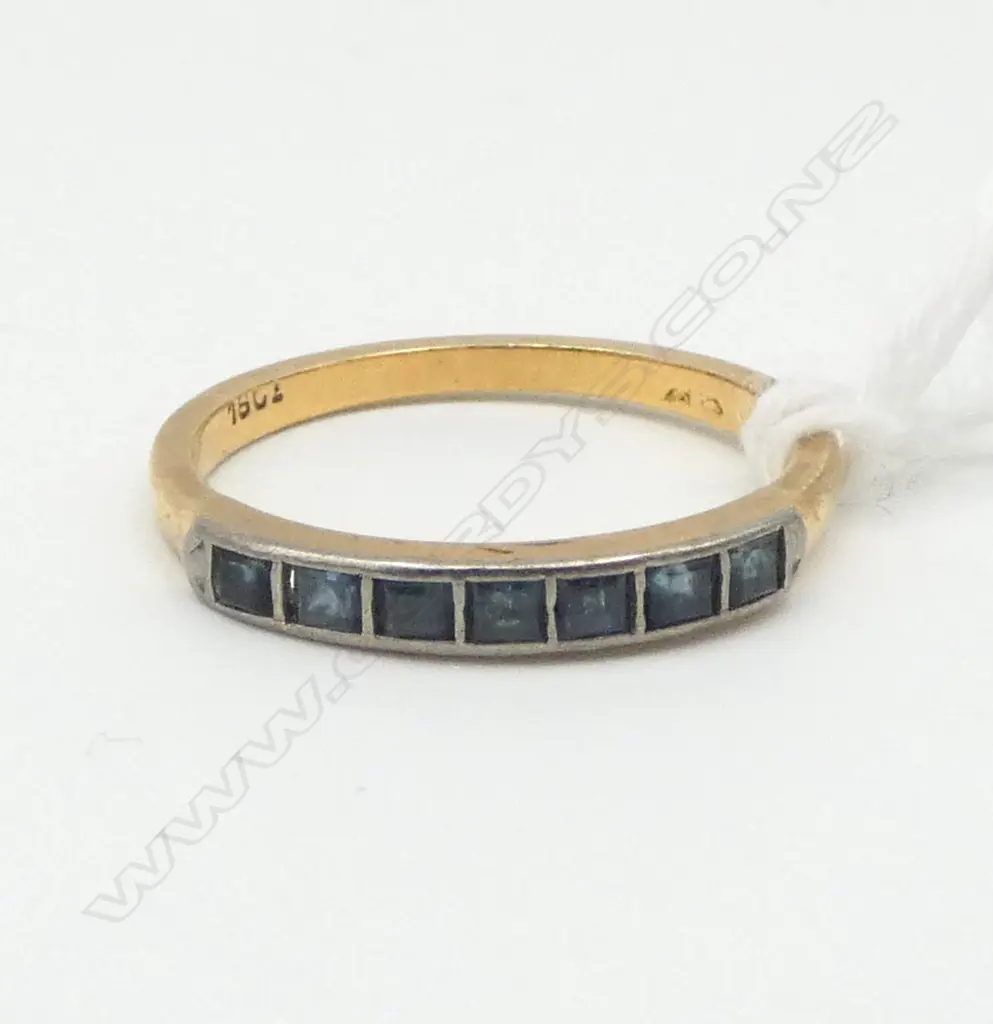 18ct GOLD & 7 square cut BAND RING 2.27gms SIZE O Image 1++