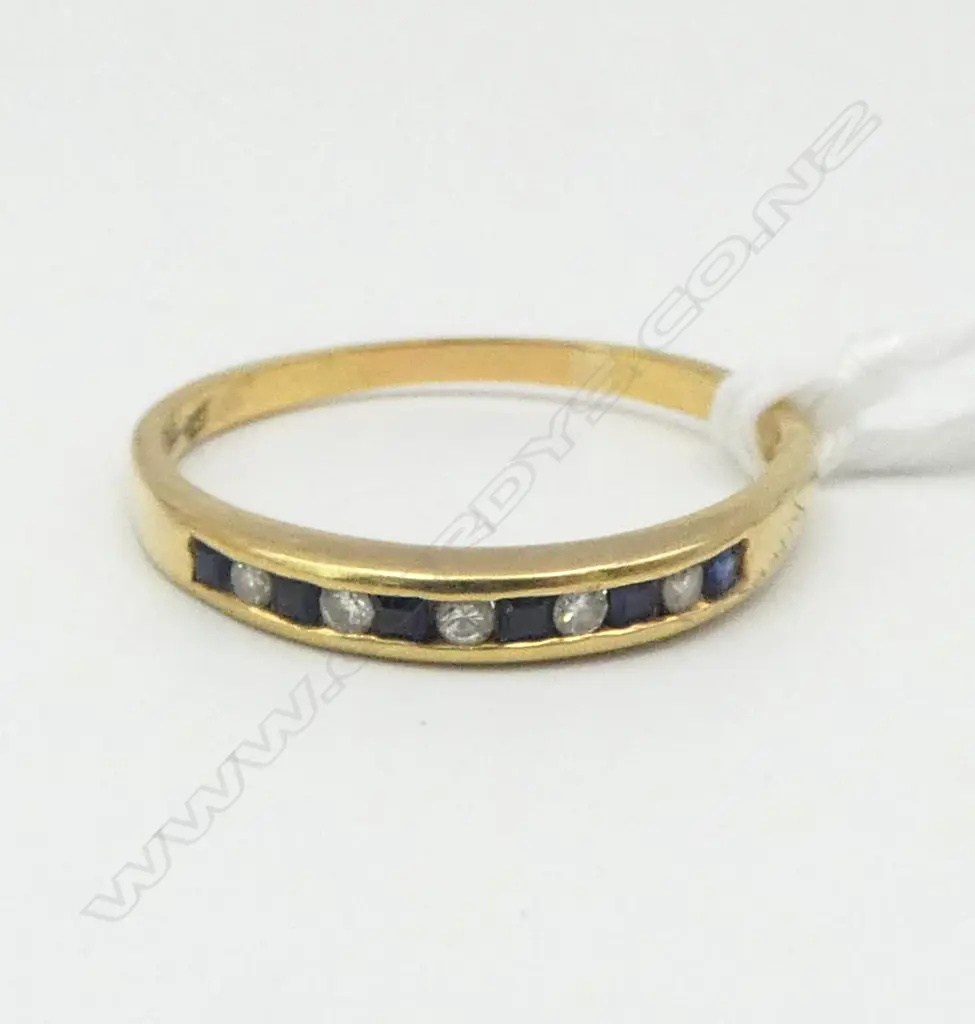 18ct Y/GOLD SAPPHIRE & DIAMOND RING channel set alternating stones 2.26gms SIZE Q1/2 Image 1++