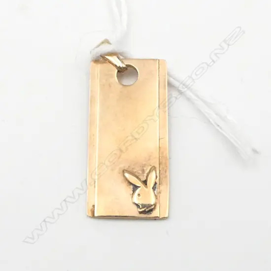9ct GOLD PLAYBOY TABLET FORM PENDANT 3.27gms