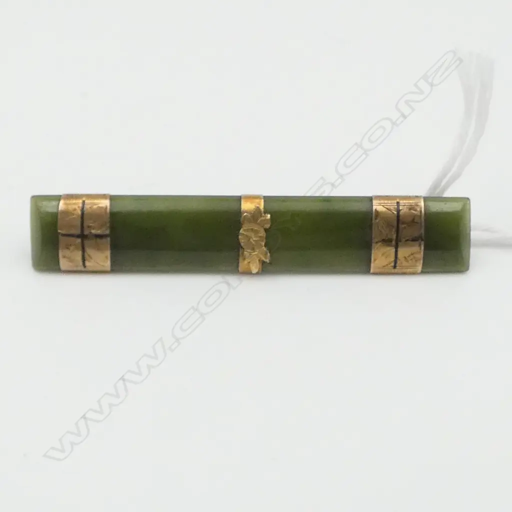c.1900 9ct GOLD & POUNAMU BAR BROOCH Image 1++