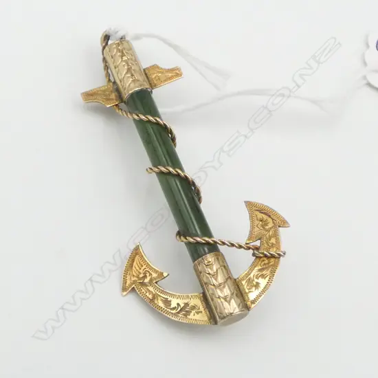Late 19thC 9ct GOLD & POUNAMU ANCHOR BROOCH. 7.88gms