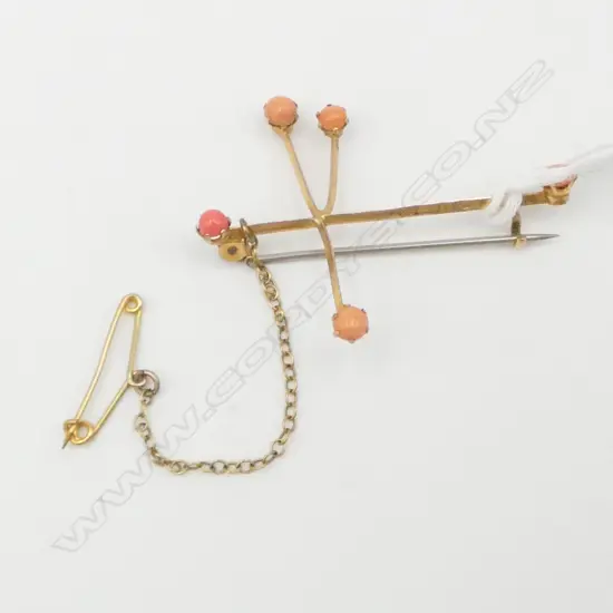 9ct YELLOW GOLD SOUTHERN CROSS BROOCH set with orange coral cabochons. By MB & Co. 1.8gms