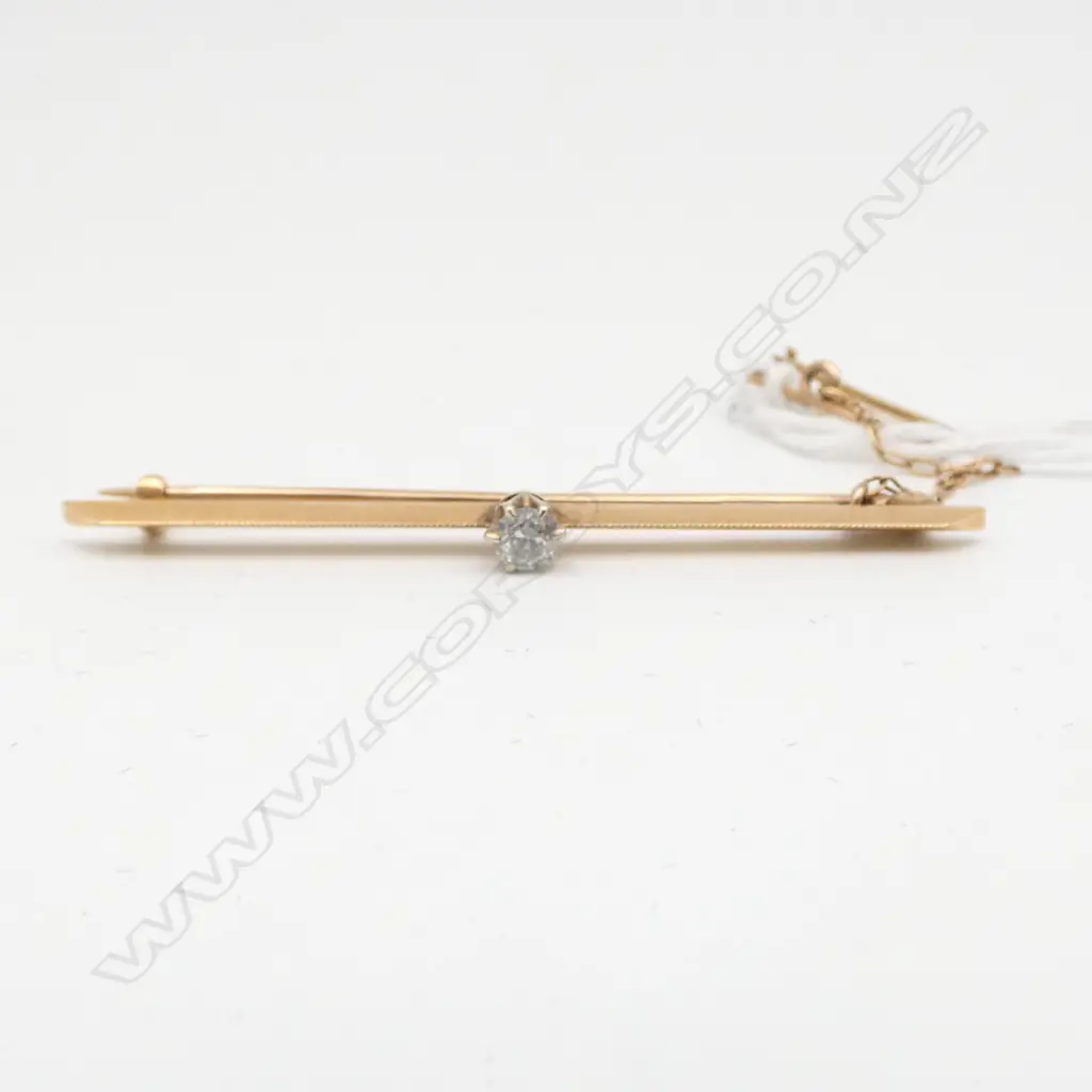 15CT DIAMOND BAR BROOCH W.55mm, 3.7gms Image 1++